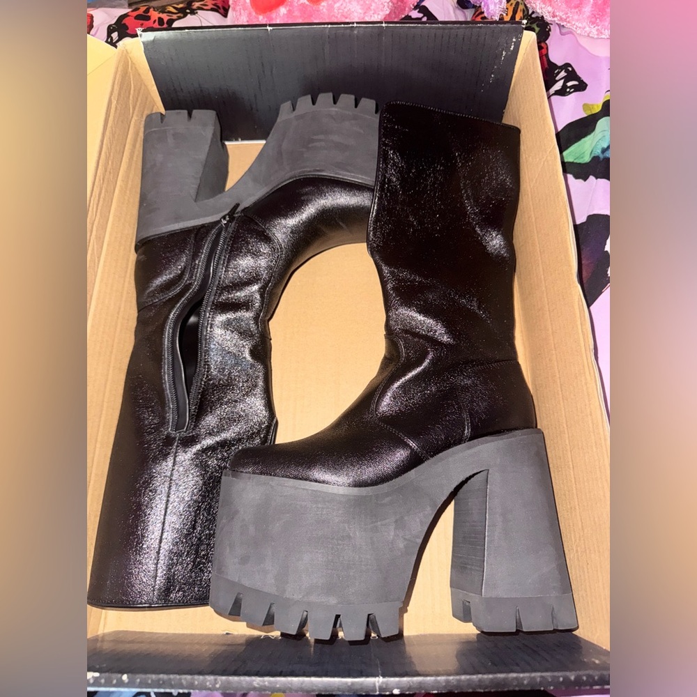 Club Exx Platform Boots (size 6)